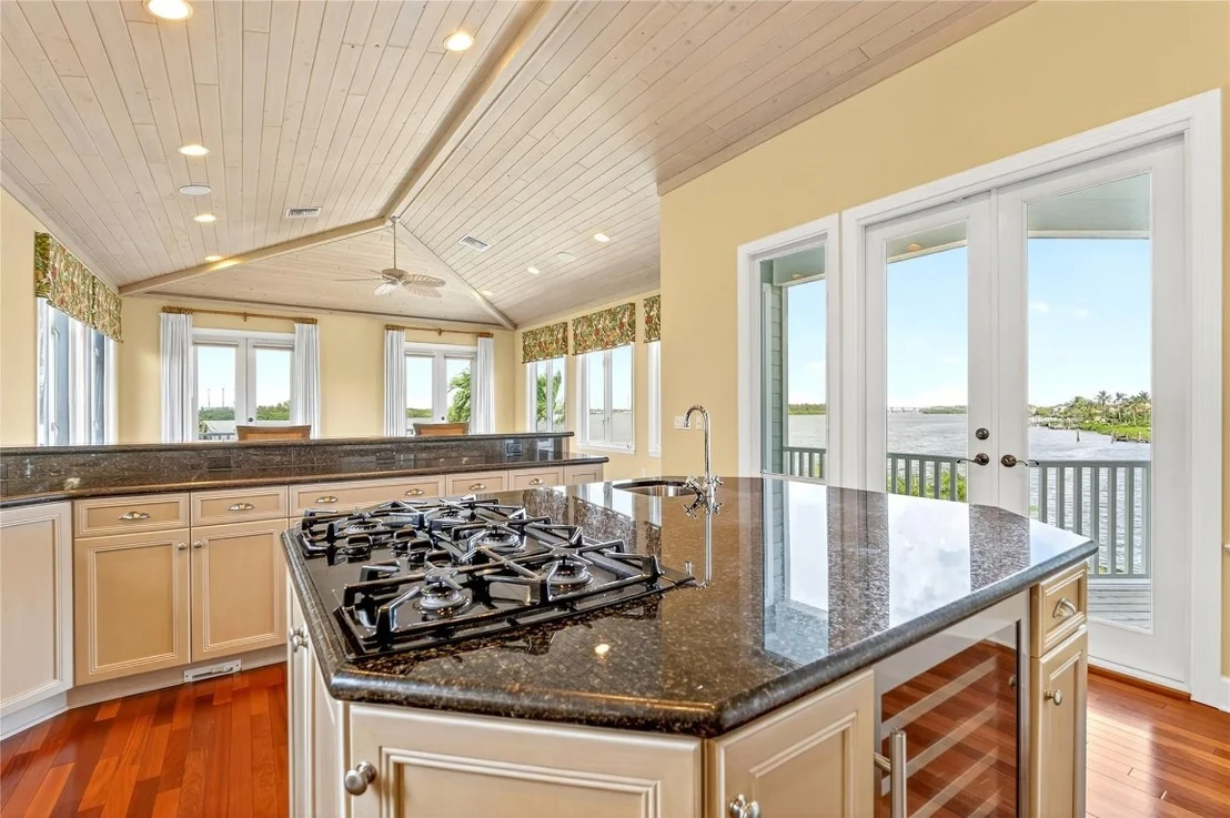 Photo of 505 Tulip Lane