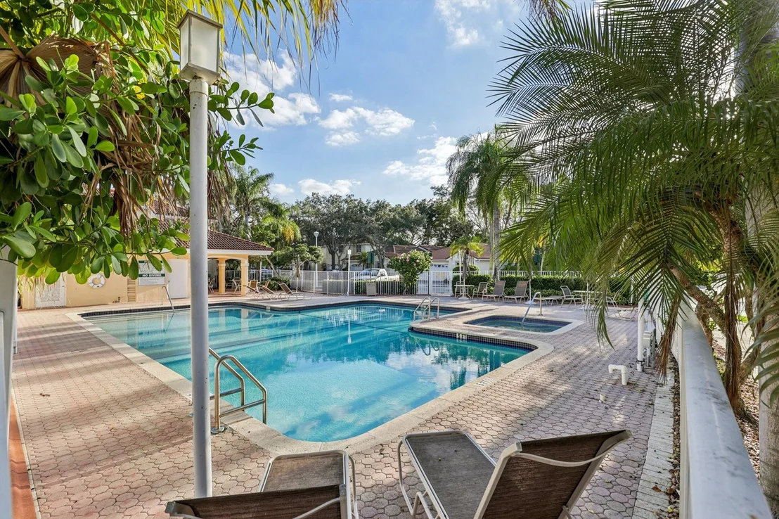 Photo of 972 Azure Lane