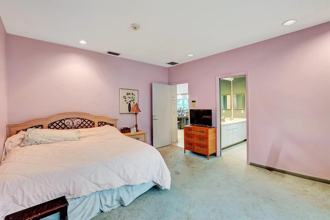 Photo of 3899 Live Oak Boulevard