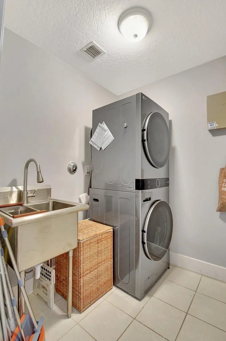 Photo of 8211 White Rock Circle