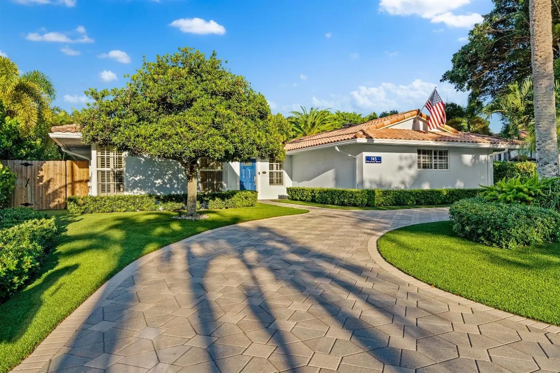 Photo of 745 Periwinkle Street