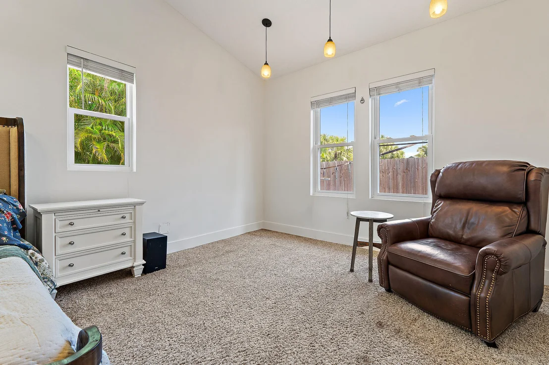 Photo of 715 Warren Drive
