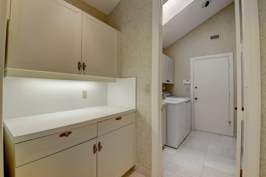 Photo of 7544 Rexford Road