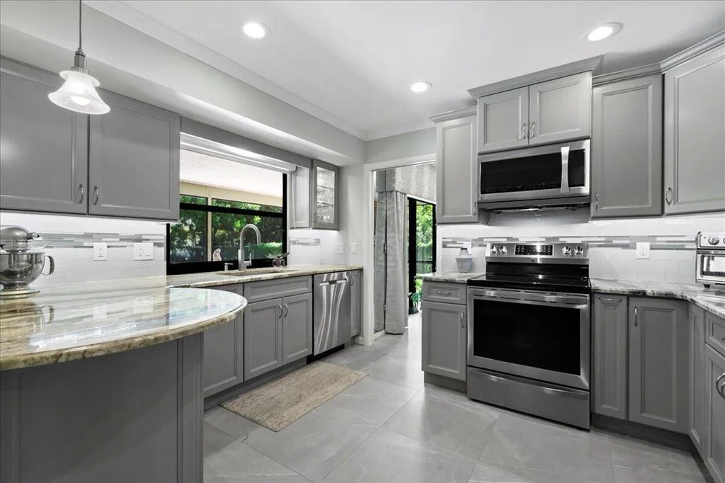 Photo of 901 Alamanda Drive