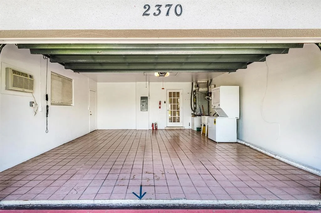 Photo of 2370 NE 14th Terrace