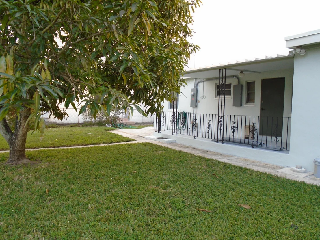 Photo of 831 El Prado