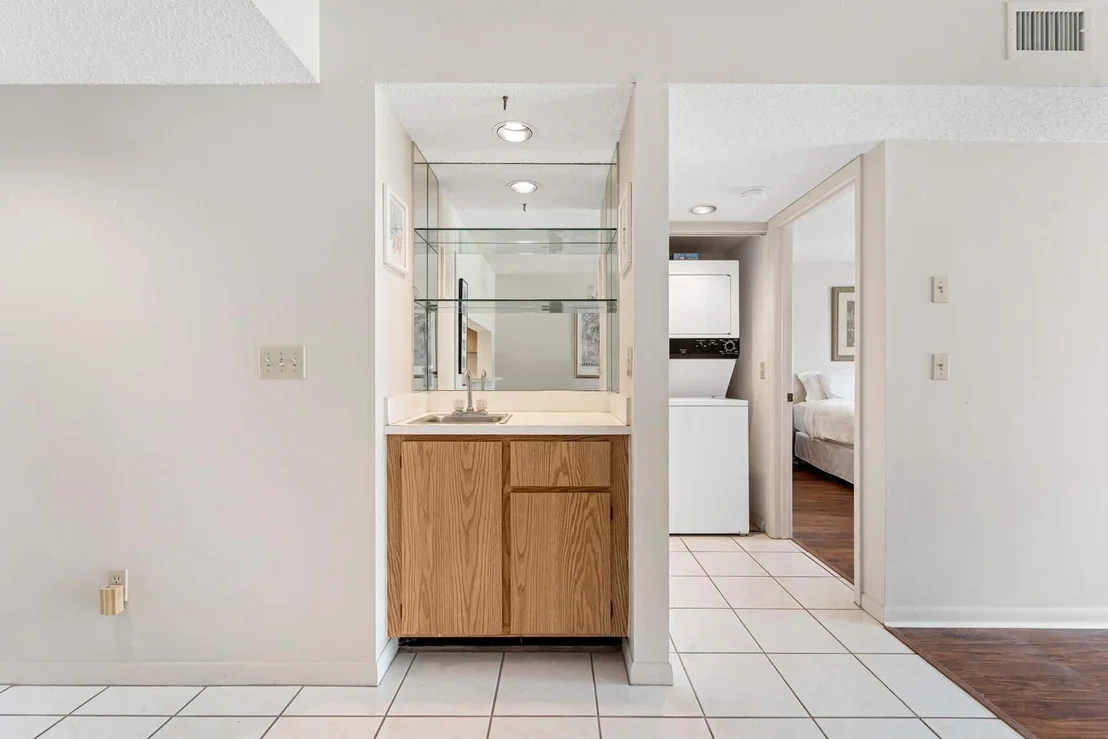 Photo of Unit C at 1001 Pinecrest Circle