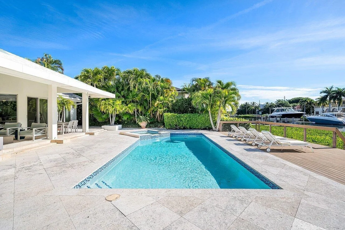 Photo of 215 Island Drive