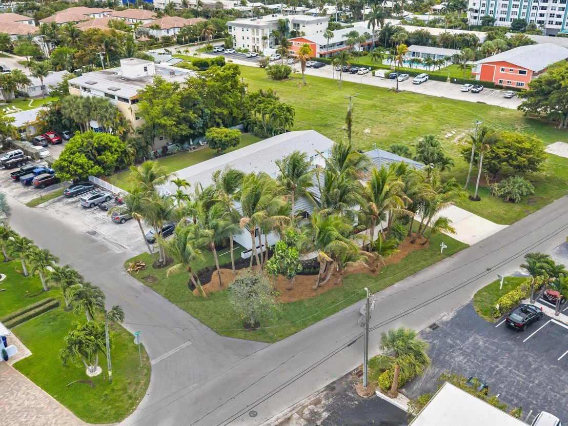 Photo of 702 S RIVERSIDE Drive