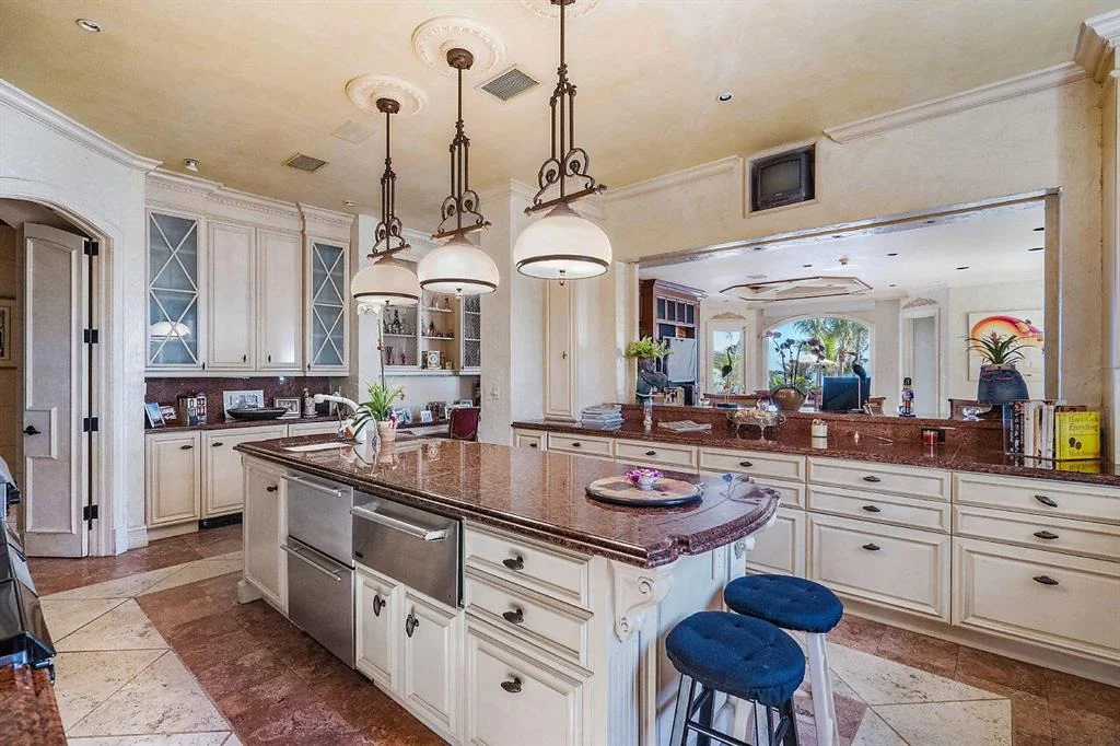 Photo of 719 N Ocean Boulevard