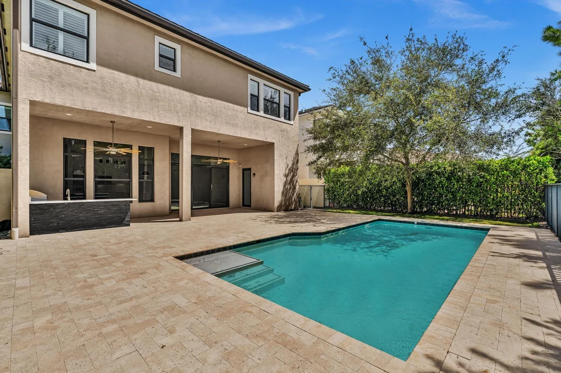 Photo of 16891 Pavilion Way
