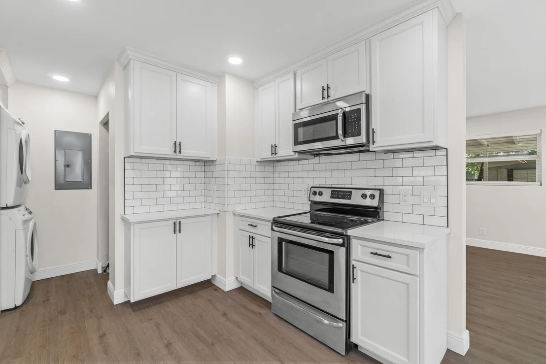 Photo of 4882 Lincoln Road