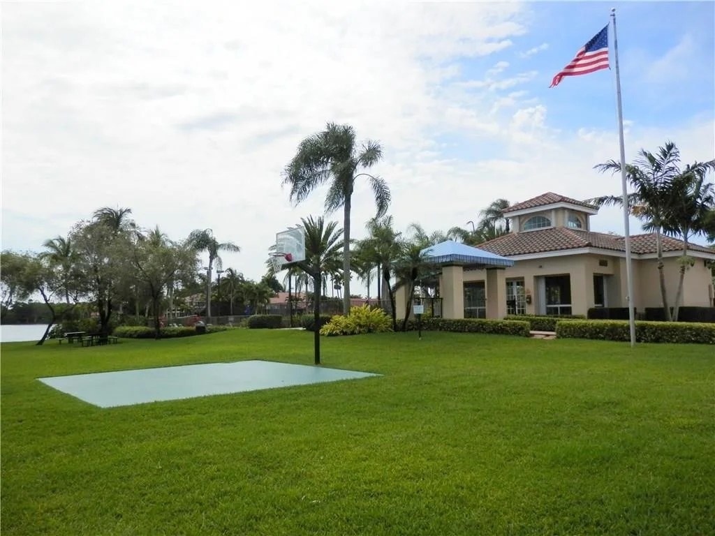 Photo of 1097 Longview