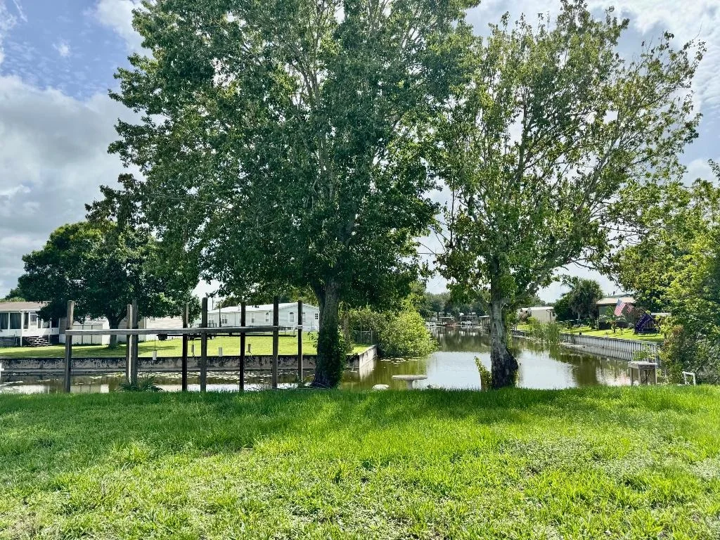Photo of 1397 Lake Drive W