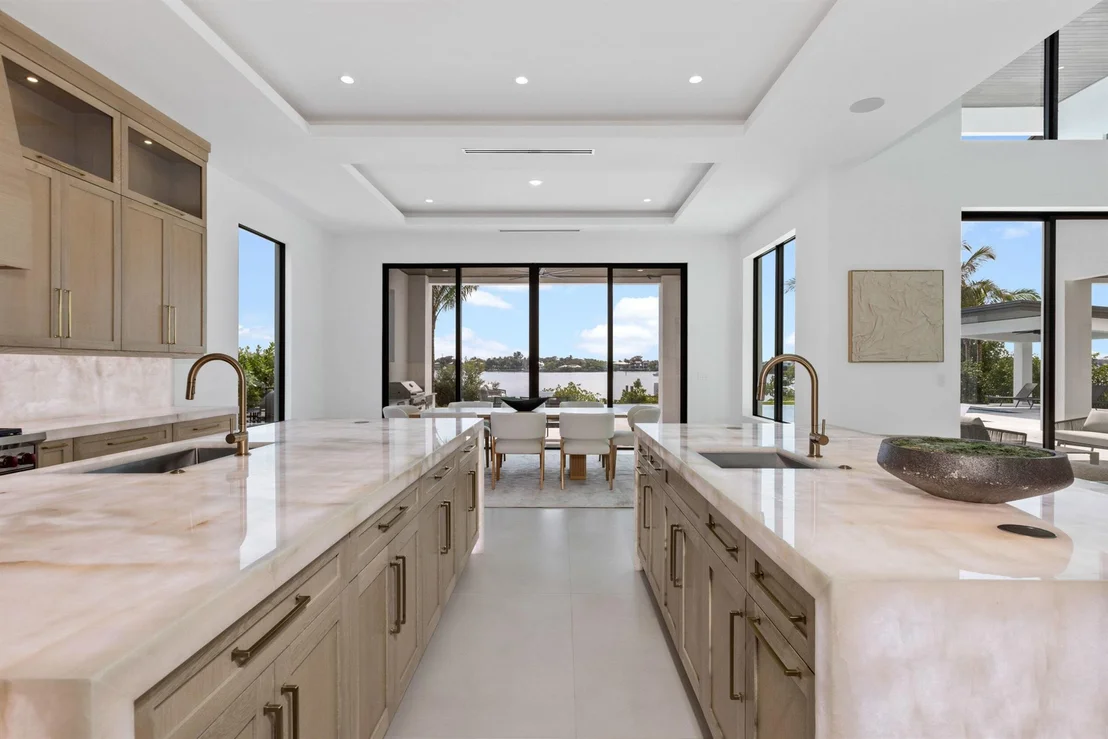 Photo of 88 W Riverside Drive