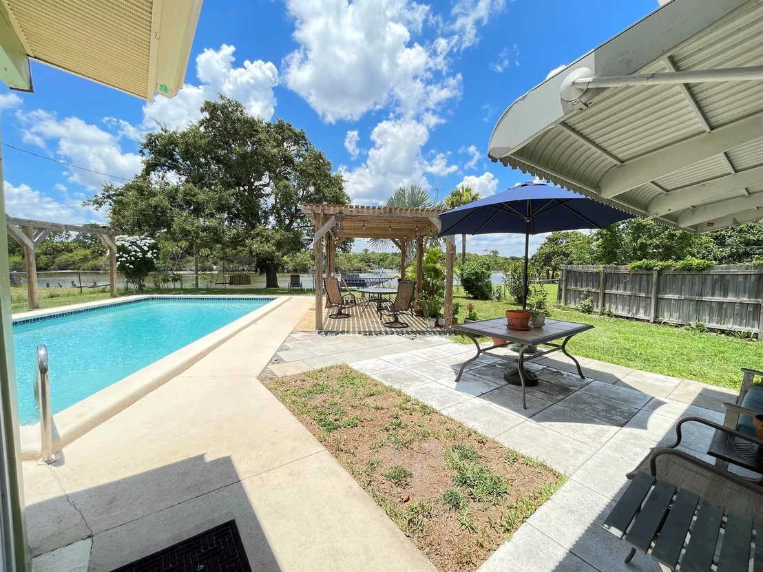 Photo of 886 Schumann Drive