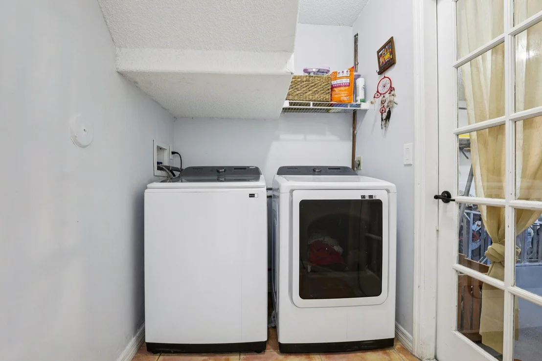 Photo of 972 Azure Lane