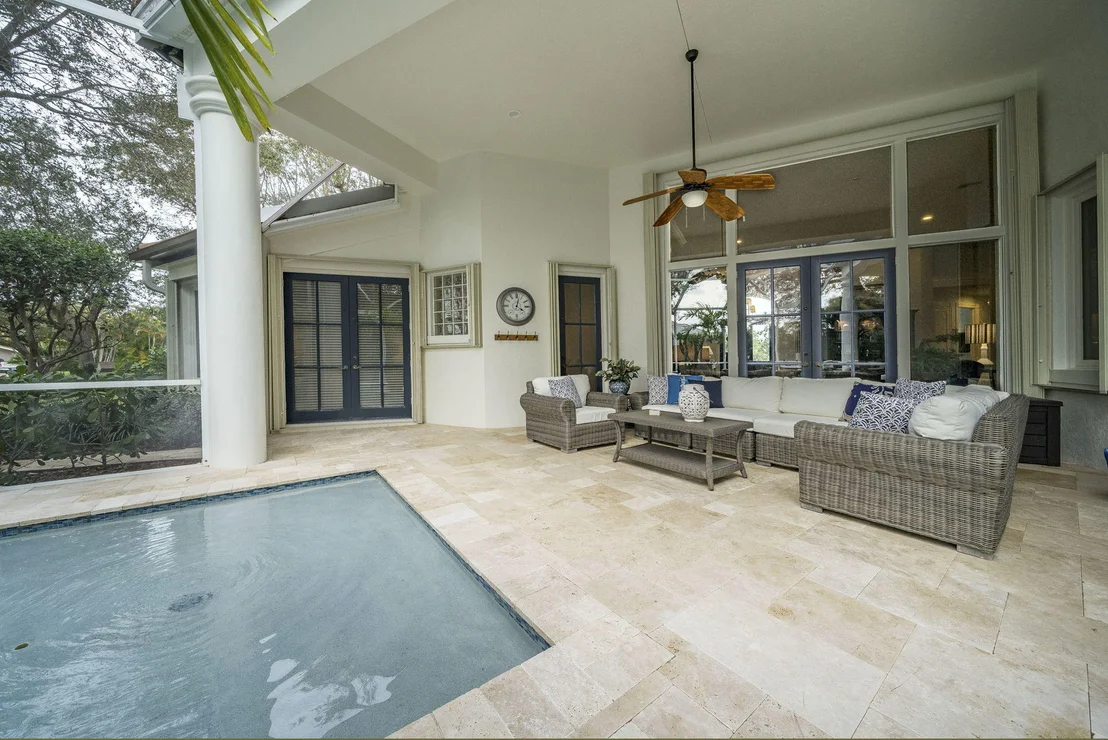 Photo of 1 SE Loggerhead Lane