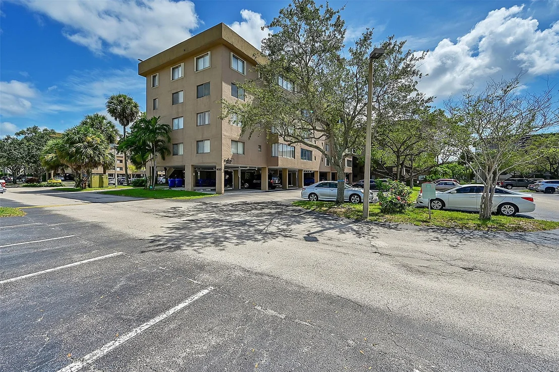 Photo of Unit 407 at 8020 Hampton Boulevard