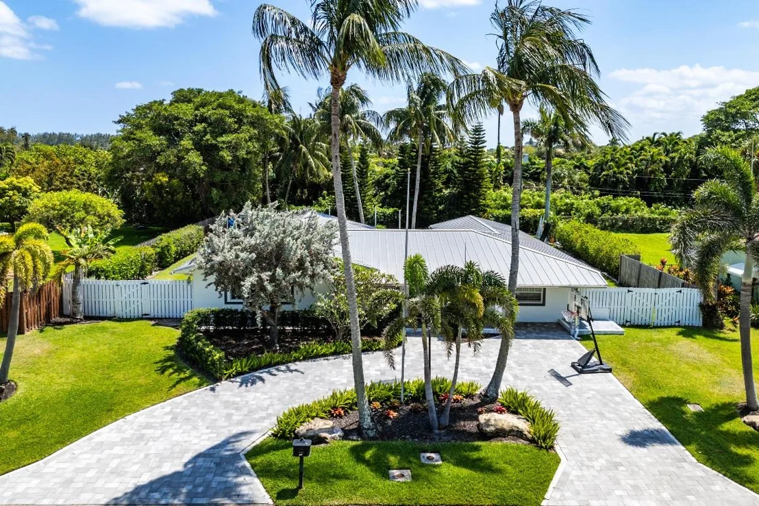 Photo of 912 Roberts Road