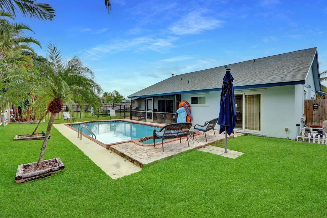 Photo of 801 NW 8th Way