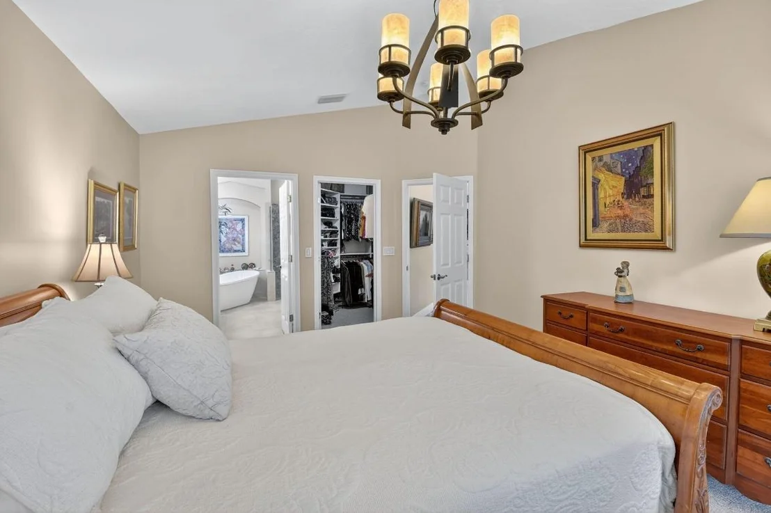Photo of 523 Canoe Point