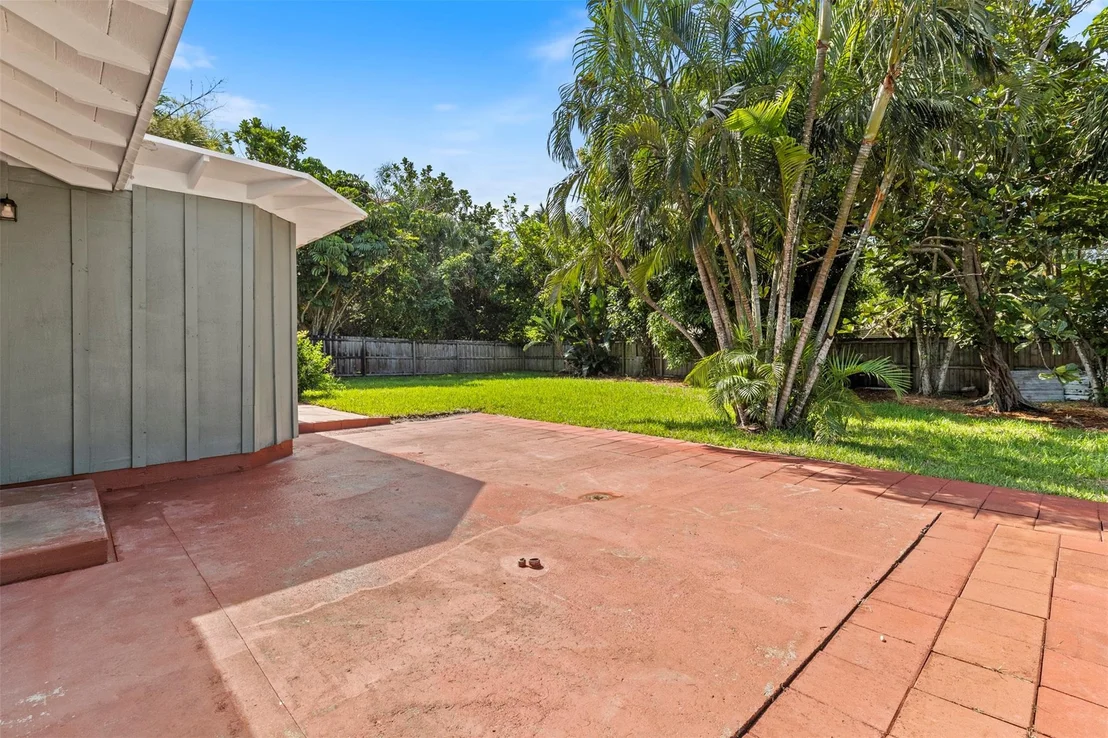 Photo of 333 SW Manor Drive