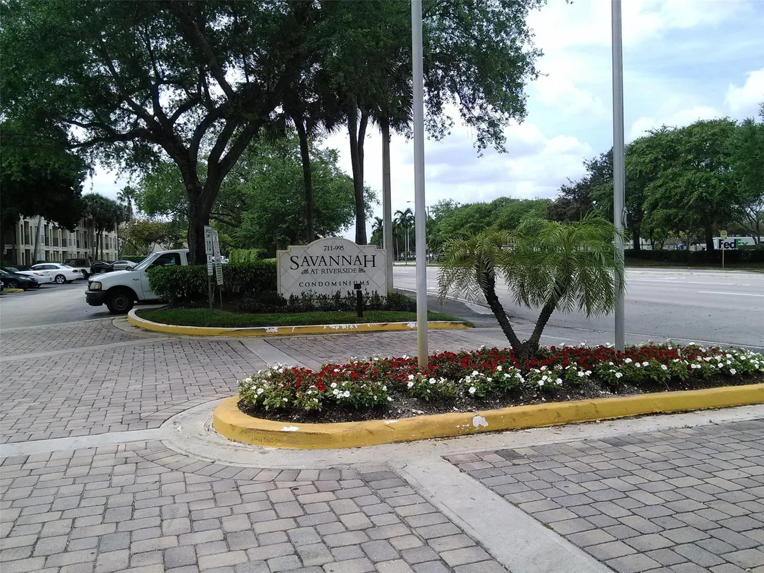 Photo of Unit 737 at 875 Riverside Drive