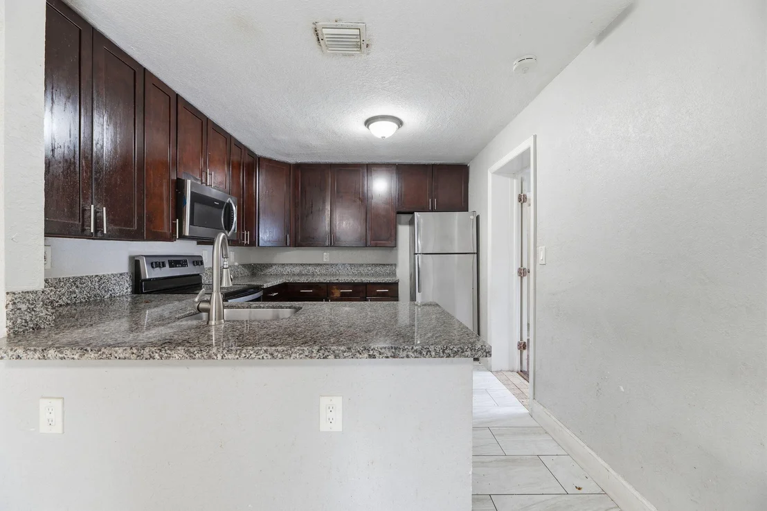 Photo of 1640 NE 32ND Place