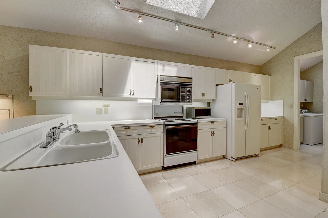 Photo of 7544 Rexford Road