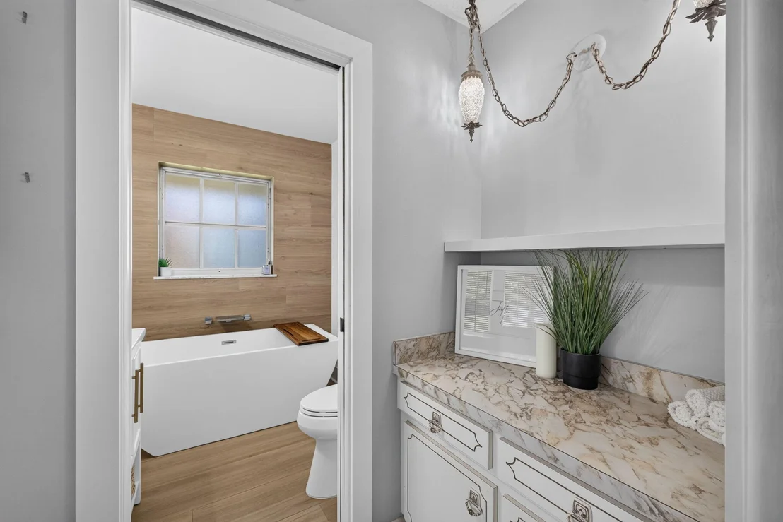 Photo of 2409 NW Everglades Boulevard