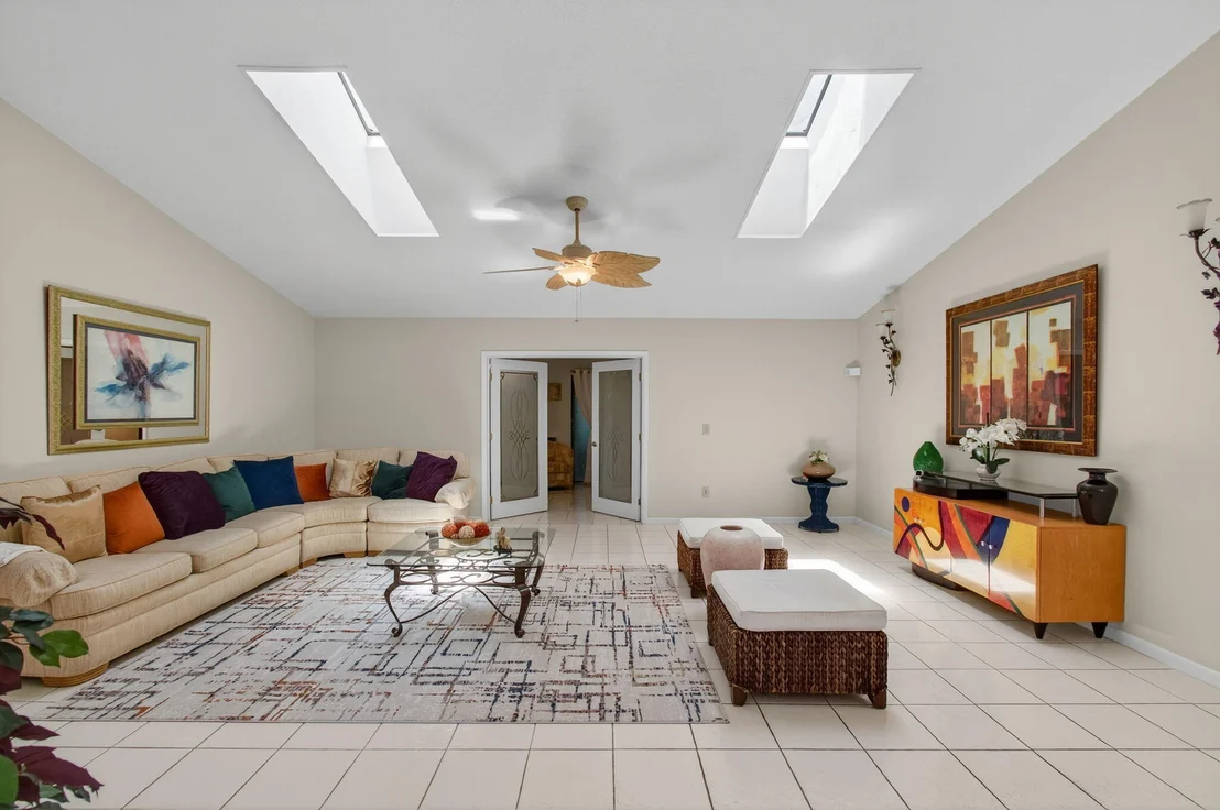Photo of 2925 Riviera Drive