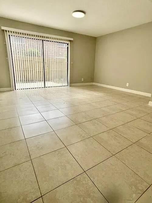 Photo of Unit 4 at 413 N Cypress Drive