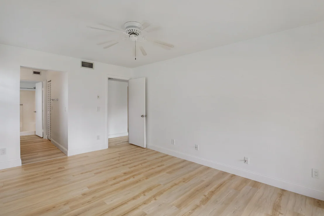 Photo of Unit F at 901 Pinecrest Circle