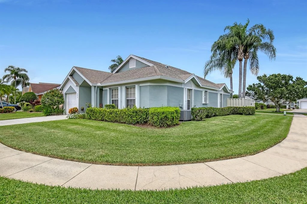 Photo of 263 Moccasin Trail W