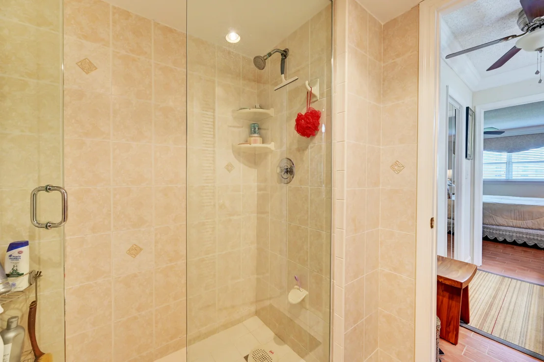 Photo of Unit 708 at 401 Briny Avenue