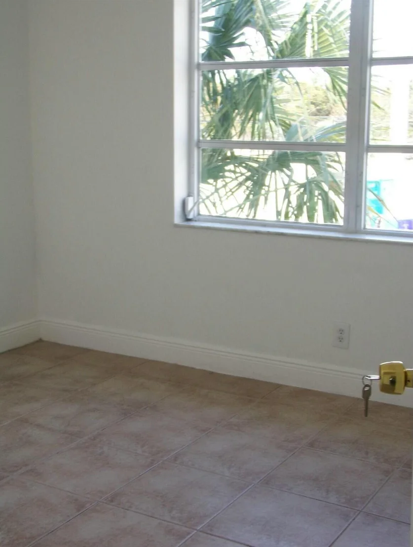 Photo of 3080 N Seacrest Boulevard