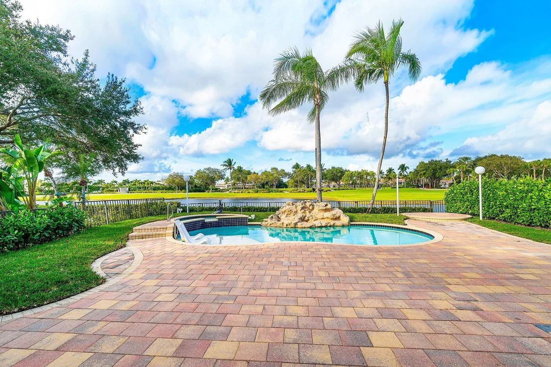 Photo of 5239 Suffolk Drive