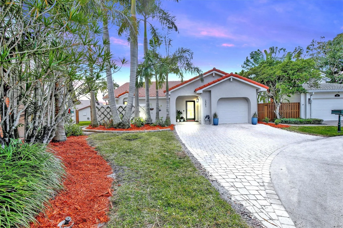 Photo of 2083 Augusta