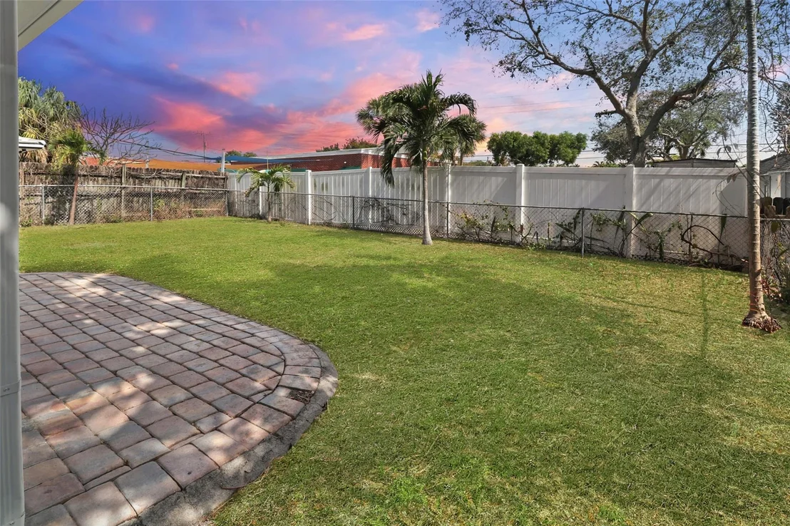Photo of 104 SE 10th Avenue