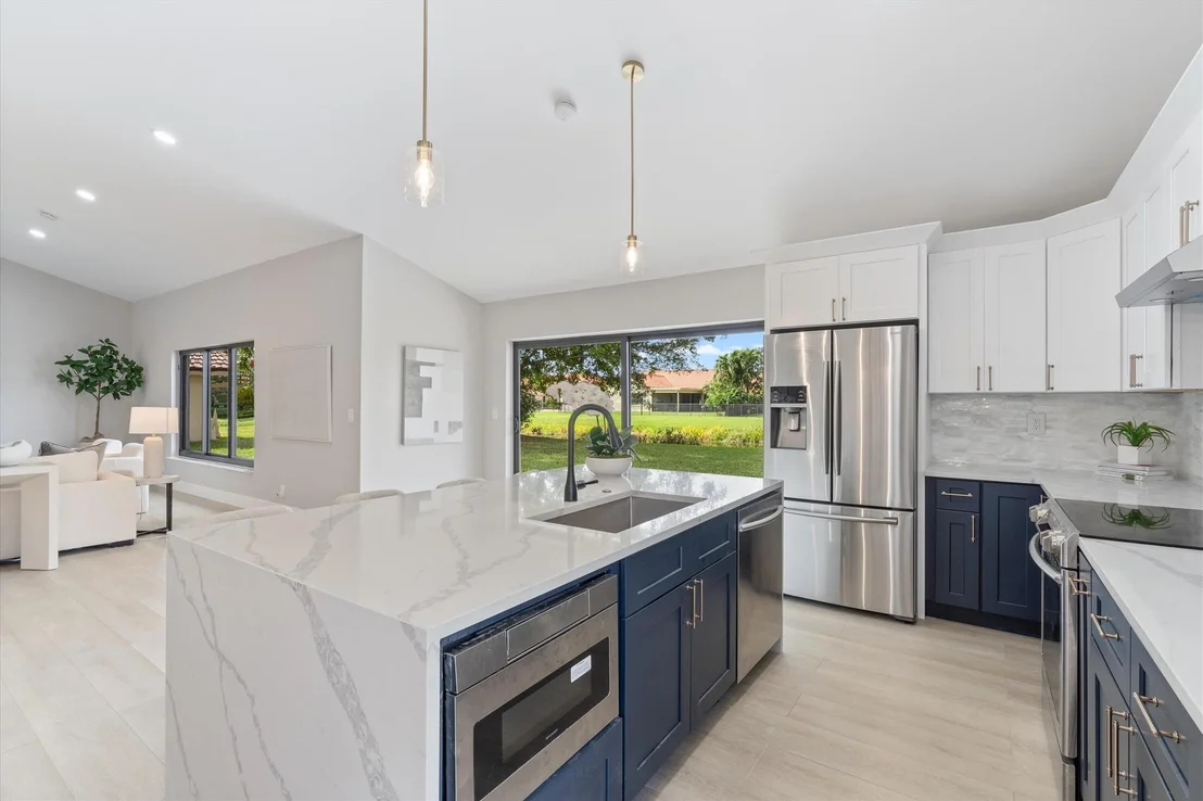 Photo of 9471 Sun Pointe Drive