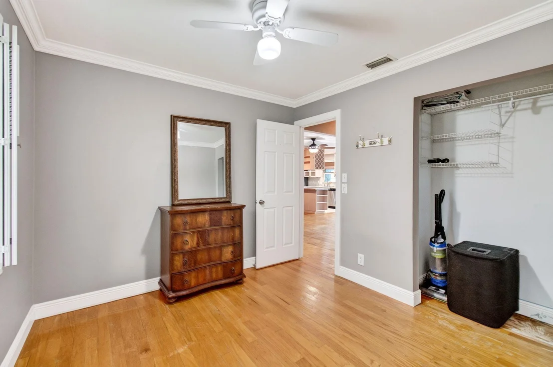 Photo of 5442 Sunrise Boulevard