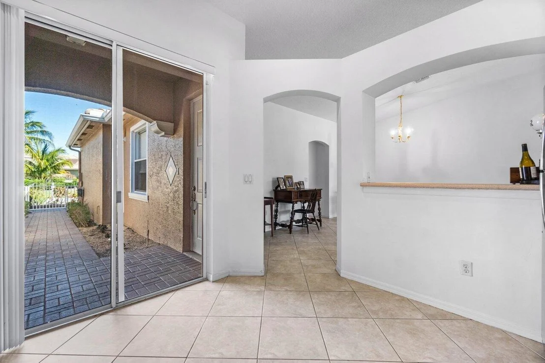 Photo of 8590 Lineyard Cay