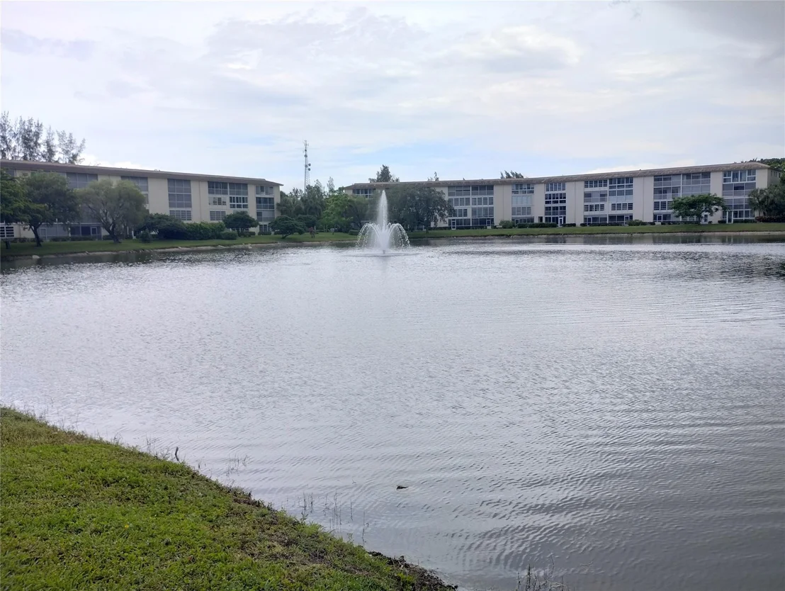 Photo of Unit H3 at 1905 Bermuda Circle