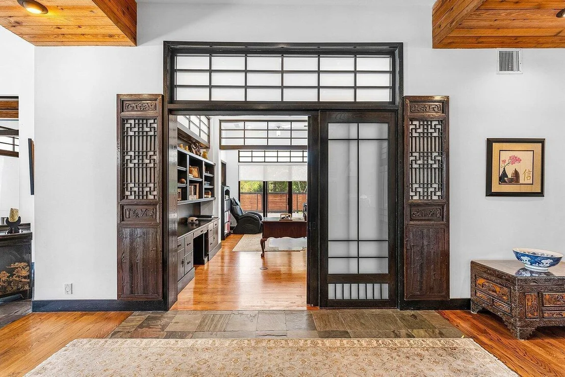 Photo of 8549 SURREY Lane