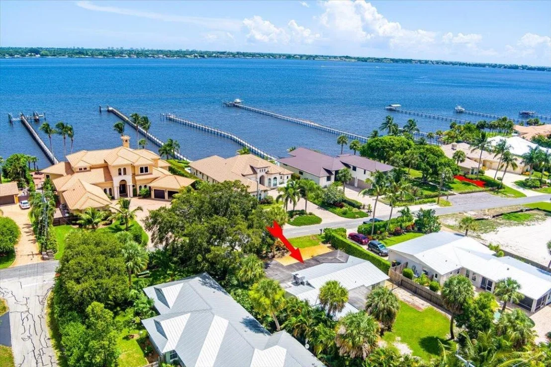 Photo of 804 SE Riverside Drive