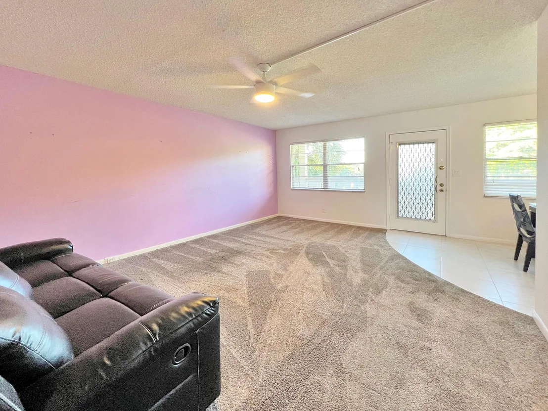 Photo of Unit D2 at 1903 Bermuda Circle