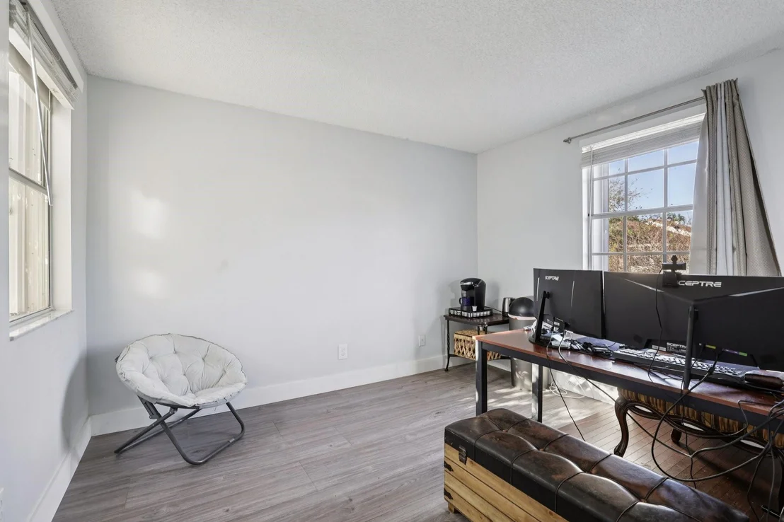 Photo of 972 Azure Lane