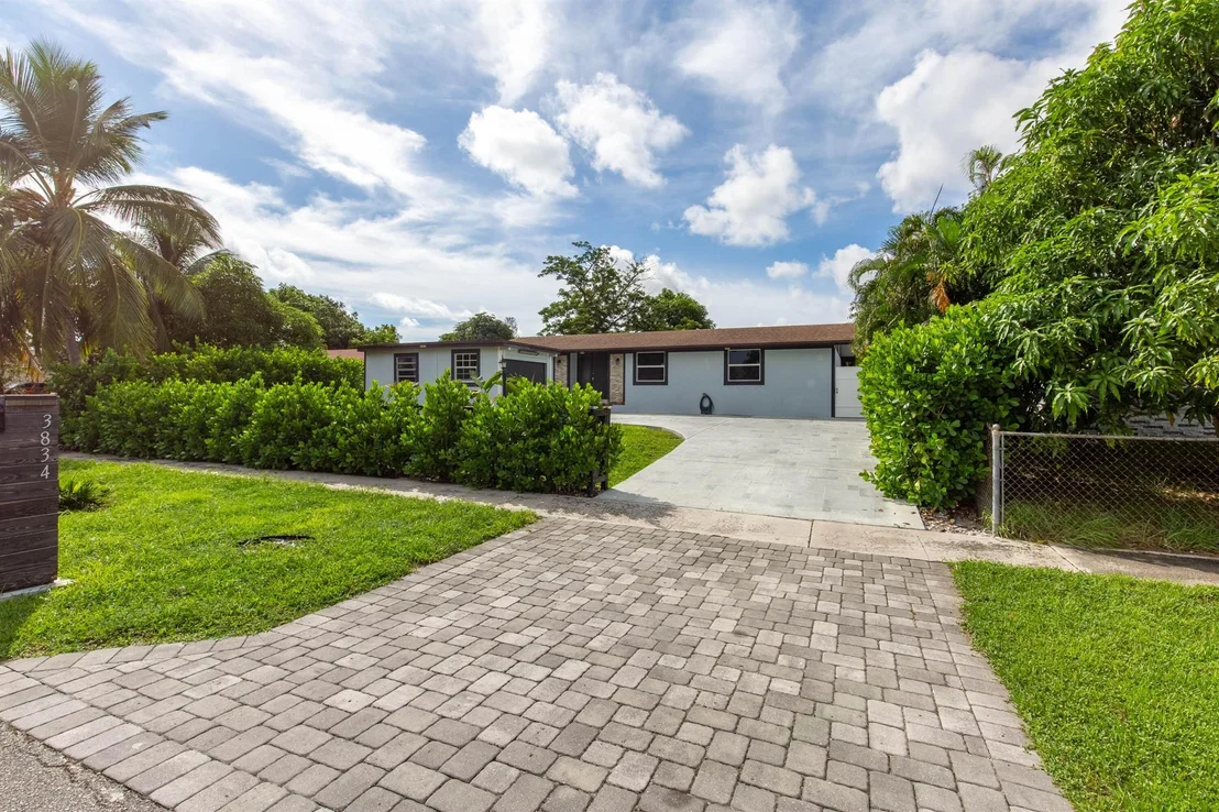 Photo of 3834 Mackinac Road
