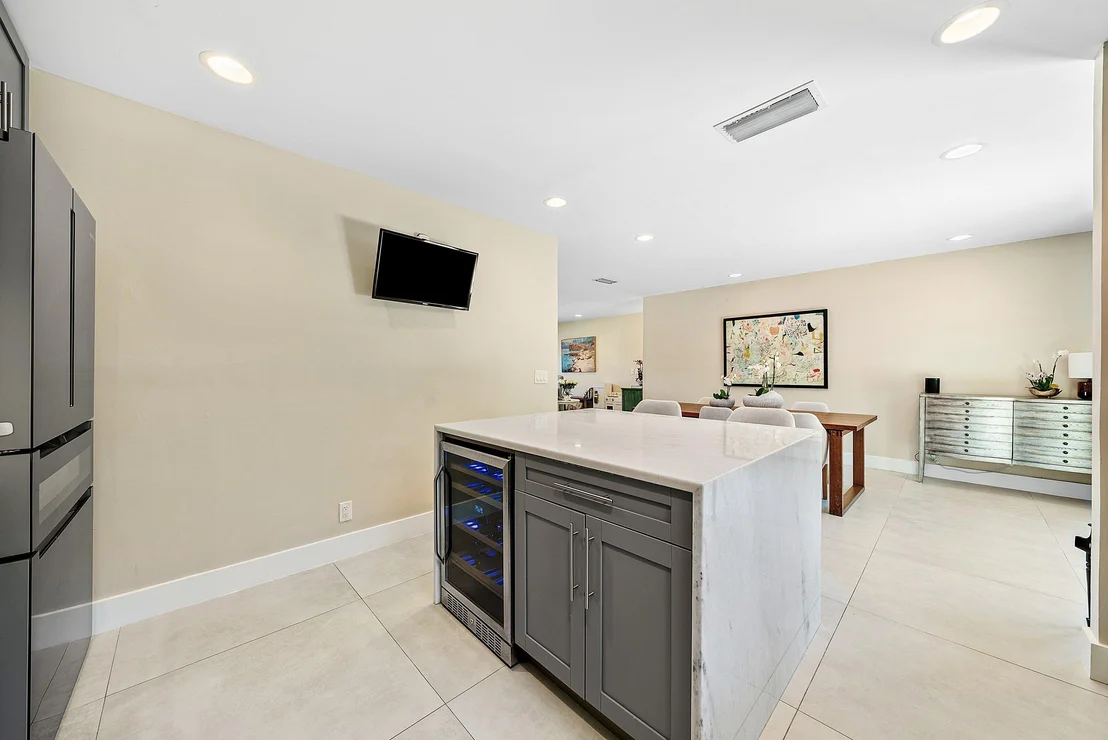 Photo of 804 South Road